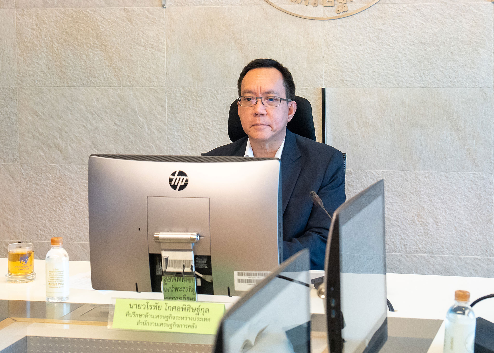นายวโรทัย โกศลพิศิษฐ์กุล ที่ปรึกษาด้านเศรษฐกิจระหว่างประเทศ สำนักงานเศรษฐกิจการคลัง เป...