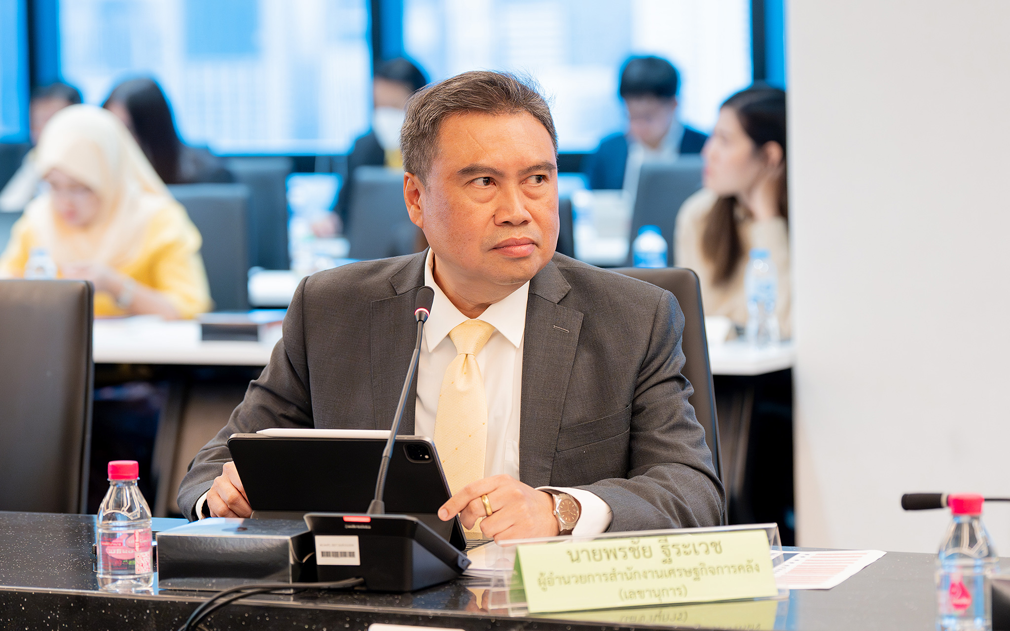 นายพรชัย ฐีระเวช ผู้อำนวยการสำนักงานเศรษฐกิจการคลัง เข้าร่วมการประชุมอนุกรรมการกล...