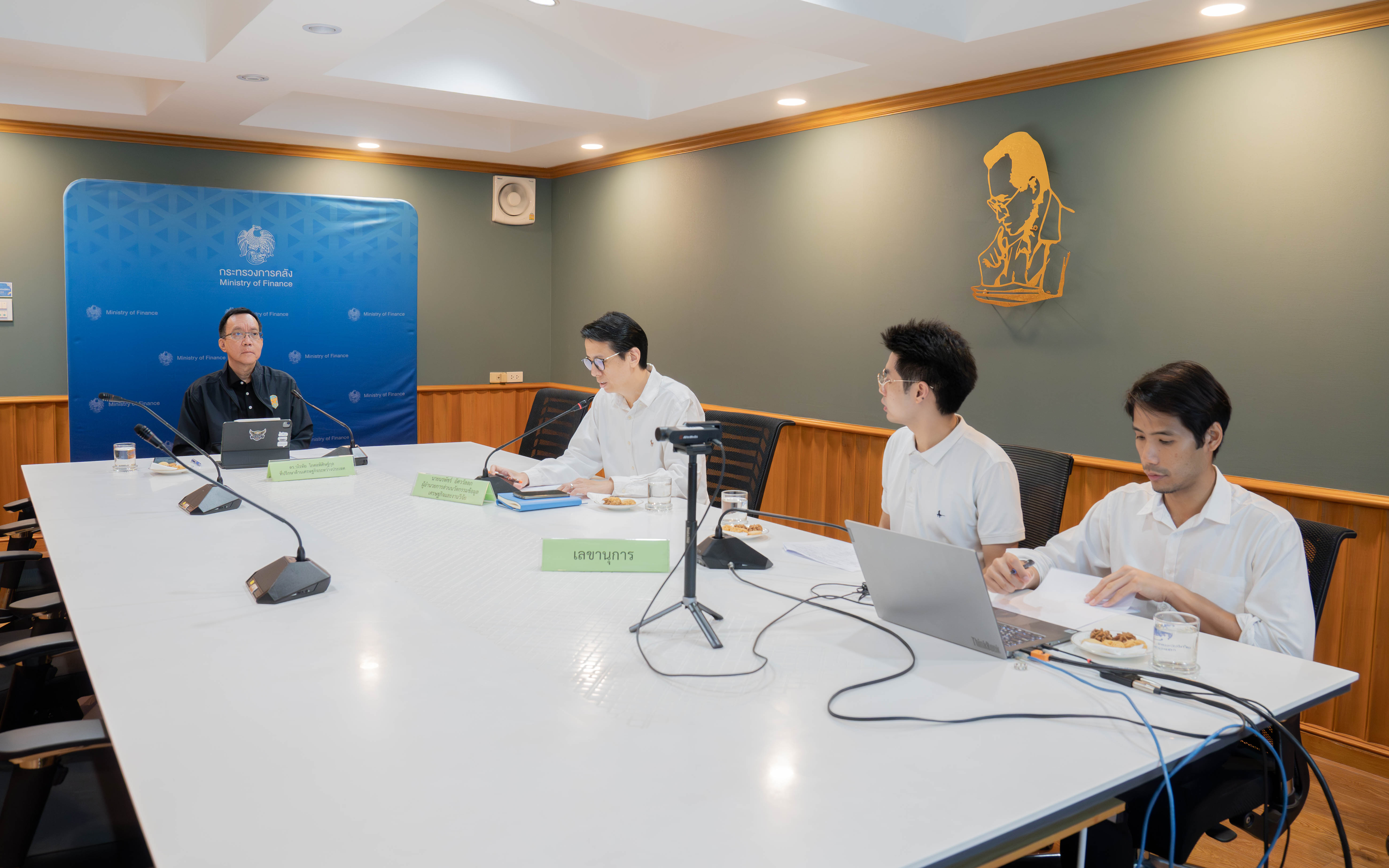 สำนักงานเศรษฐกิจการคลัง (สศค.) ได้จัดประชุมเพื่อหารือเกี่ยวกับนโยบายเศรษฐกิจและสถานการณ...