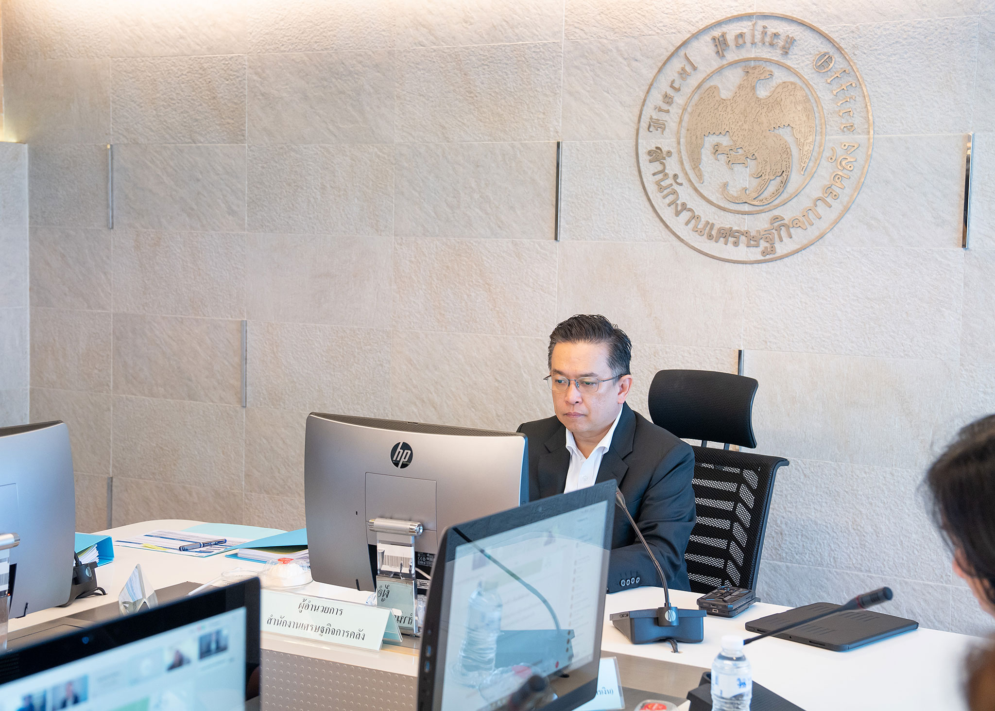 นายวินิจ วิเศษสุวรรณภูมิ ผู้อำนวยการสำนักงานเศรษฐกิจการคลัง เป็นประธานการประชุมคณะอน...