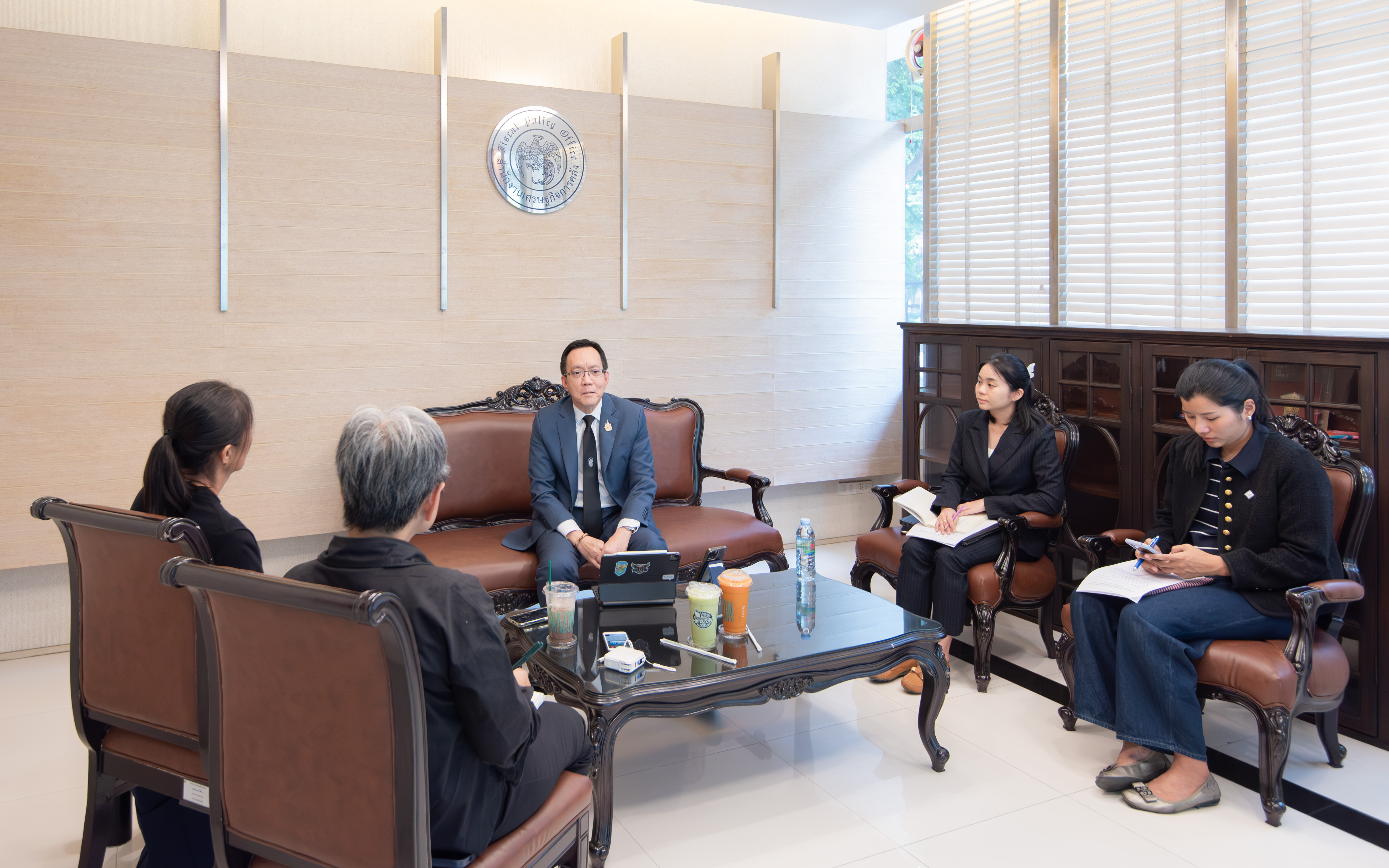 ดร.วโรทัย โกศลพิศิษฐ์กุล ที่ปรึกษาด้านเศรษฐกิจระหว่างประเทศ ให้สัมภาษณ์กับสำนักข่าว...